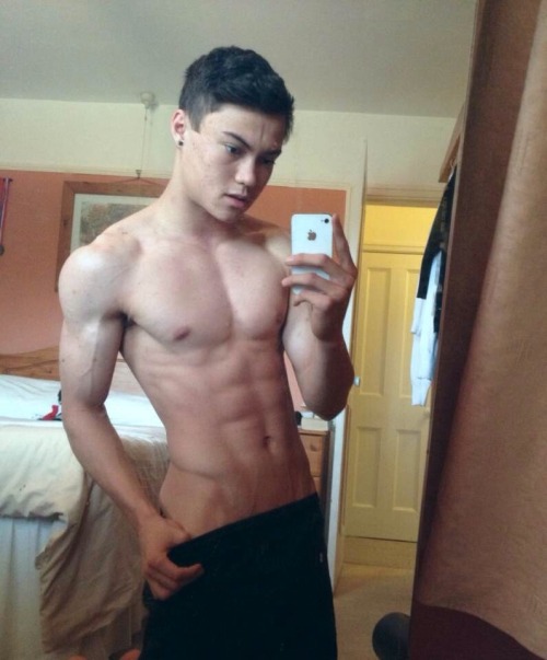 amateurexposedlads:  He’s hot and fit! Follow me for more hot pics/vids @http://amateurexposedlads.tumblr.com/