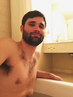 otterpotterpics:  Yes. I take baths in Vegas, too. 
