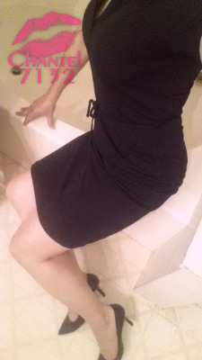 chantel7132:  Black biz dress… just a quickie, selfie session