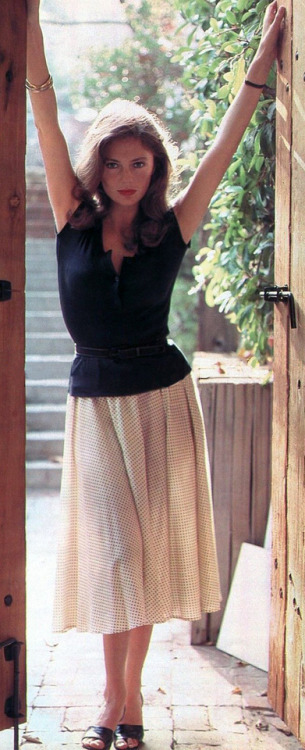 vavavoomrevisited:  vintageruminance:Jacqueline Bisset  It’s all about knowing how to make an entrance