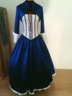The last costume is ready and the shooting is this week-end :)