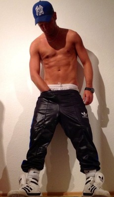 nick99cgn-v2:  Follow me and see more hot Boys and Men