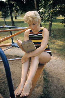 Marilyn Monroe reading ‘Ulysses’ by James Joyce.