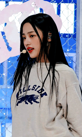 nujean:  MINJI ♡ DITTO FaceCam @ Music Bank 230120