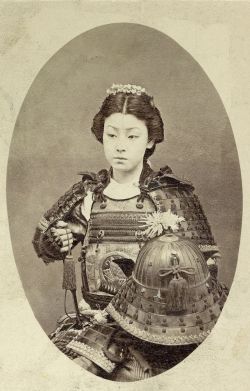 posh-lost:  historicaltimes:  Vintage photograph of an onna-bugeisha,