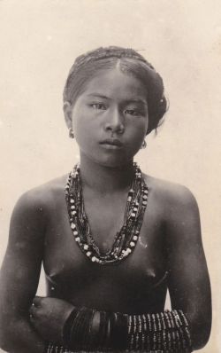 philippinespics: Isneg girl, Philippines.