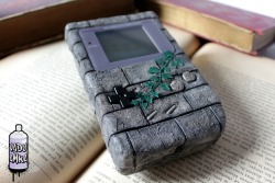 tinycartridge:  Zelda-themed “brick” Game Boy ⊟ So not