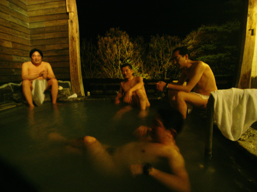   Japanese onsen, via Hige.  