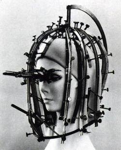 Max Factor beauty callibrator, 1934. Max Factor demonstrates