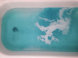 trashyfawn:when your hair matches your bath water