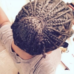 munnyb:  Source: queen-ayisha   FOLLOW ME.  *Blue Boy*