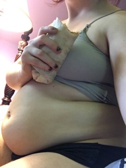 sir-belly-lover: thefattening:   Adding more Lard to my body