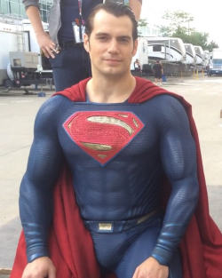 visiblepenisline:  Superbulge during his ice bucket challenge