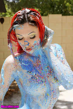 messyhot:  This photo is from the second shoot with Encina, but