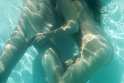 Desnudas bajo el agua