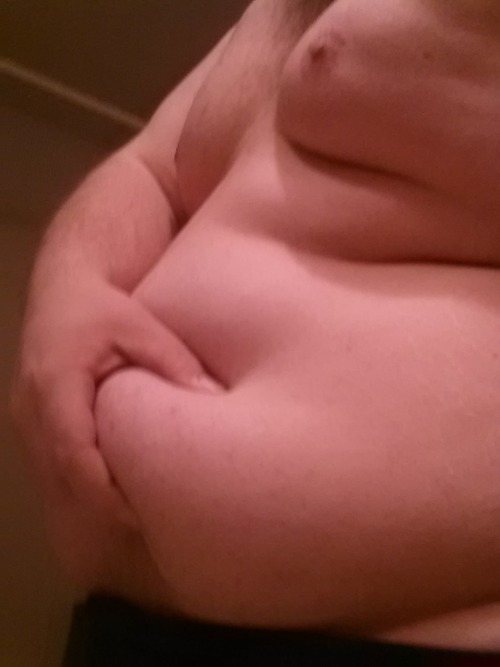 dirtyfeedeeboy:  Still a bit bloated this morning. I stuffed down another sandwich and more pop before I went to bed. Itâ€™s been a long time since Iâ€™ve eaten that much. I thought I might actually pop!   I’m sure you have room for more…