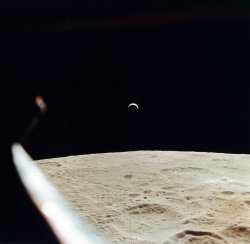 space-pics: Earthrise as seen by the crew of Apollo 15. 1971.