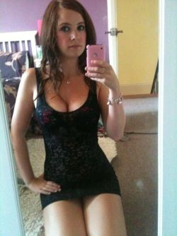 selfshotmag:  Give That Girl A Hand Babes want to show their