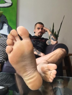 paulsbunion:  Candy toes are for dessert! Ummm!