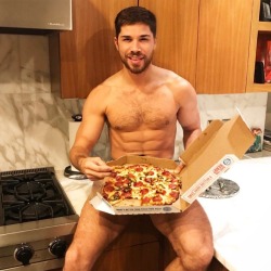 bari-25:  Qualcuno vuole un po’ di pizza ?