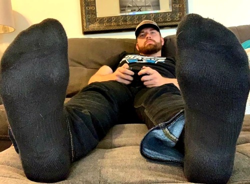socksandskins:  https://socksandskins.tumblr.com/