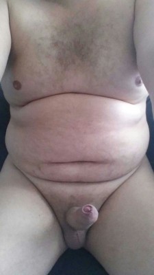 gorditoslindos:   .    Hot uncut chubby. 