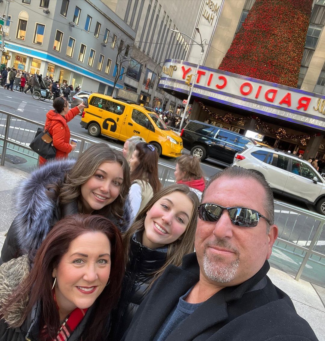 <p>So apparently got locked out of original #stonecreationsoflongisland because there weren’t enough #selfiesunday   Ok #instragram   From work to #familytime #stonecreationsoflongislandinc #rockefellercenter #nyc   (at Times Square, New York City)<br/>
<a href="https://www.instagram.com/p/ClwZcaiOUMT/?igshid=NGJjMDIxMWI=" target="_blank">https://www.instagram.com/p/ClwZcaiOUMT/?igshid=NGJjMDIxMWI=</a></p>