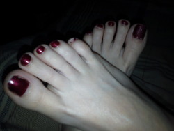 Reblog these perfect toes