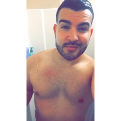 justjustinlucas:  Shower Shower.  Who wants to shower?! 🛀🏽