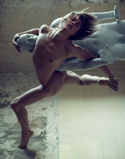 desnudoenberlin:  Eike Stuckenbrok by Bertil Nilsson