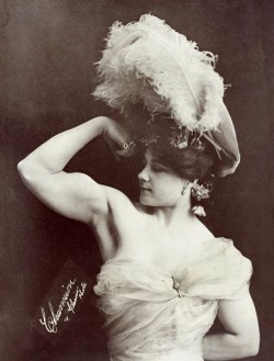 denisebefore:  Laveria; Vaudeville Strongwoman glasier c.1897
