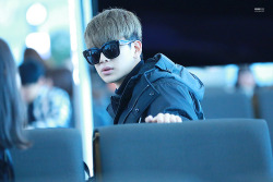 ikon-global:  151205 Yunhyeong @ ICNÂ© SOUNDSCAPE | DO NOT  edit logo | no commercial use.
