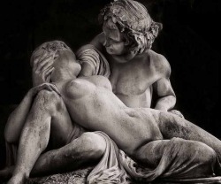 templeofapelles:Sculpture of two lovers from the fountain at