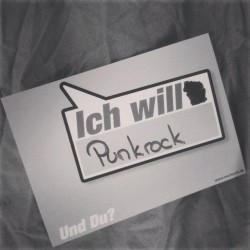 keinekeksefuernazis:  Ich will #punkrock und du ? 