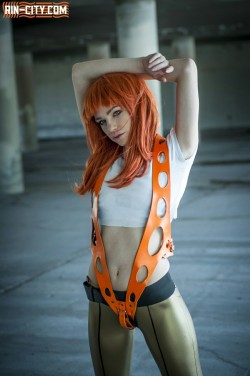 irishgamer1:   Very sexy Leeloo cosplay from The Fifth Element.