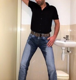 dan501:  Jeans wetting 