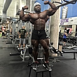 Akim Williams - At a very impressive 275lbs with a small ass