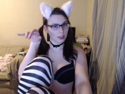 lil-uni:  Kitty show! Gonna put the tail buttplug in <3  Cam