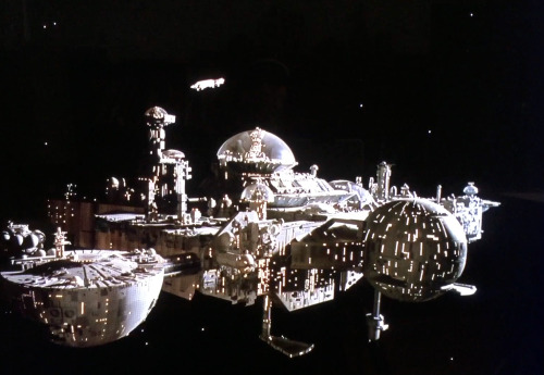 martinlkennedy:  From the Space 1999 episode ‘Mission of the Darians’ (1975) special effects shots highlighting the amazing miniature work. 