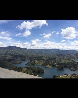 #guatape #pueblo #Colombia #elpenol #elpeñol #bigassrock almost