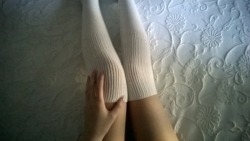 moodymorgue:  These socks are so soft ughh