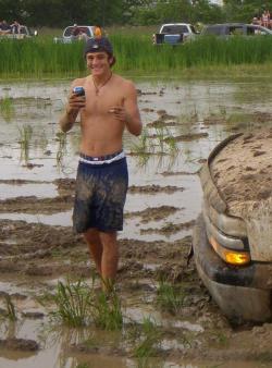 undie-fan-99:  Cute straight redneck playing in the mud. But