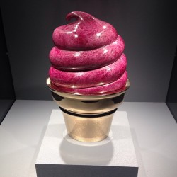 timsutton:  cbfplr:  This is the world’s largest crystal ruby.