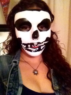 painted a misfits-inspired skull onto this mask and I’m