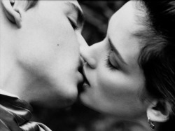 pinkfled:  Johnny Depp and Winona Ryder, 1990. Photo by Herb