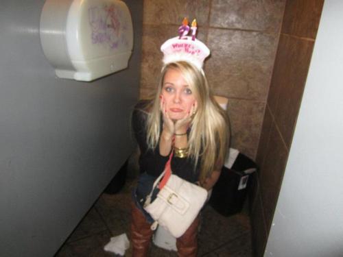 dimitrivegas:  Pooping girl