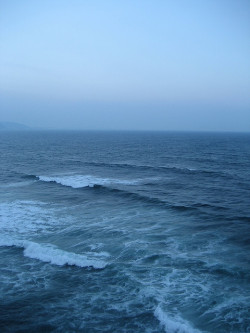 achsen:  Ocean waves, Kanagawa by Adrian in Japan on Flickr.