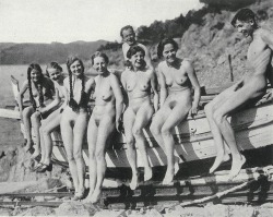 nudiarist:  German nudists in the south of France, summer 1932.