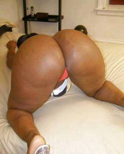 doubleaaez:  datboykrazy:  bignell40:  Nuttin But ASS…   Woah !!!!!