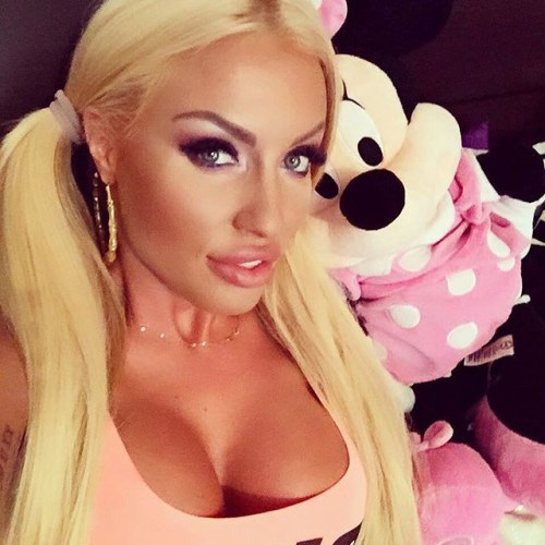 Blonde pigtails..yeahDon’t miss a play partner, download Whiplr, a messenger with kinks.